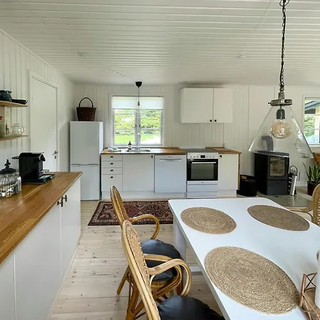 Summer House With Sauna Near Udsholt בית נופש *