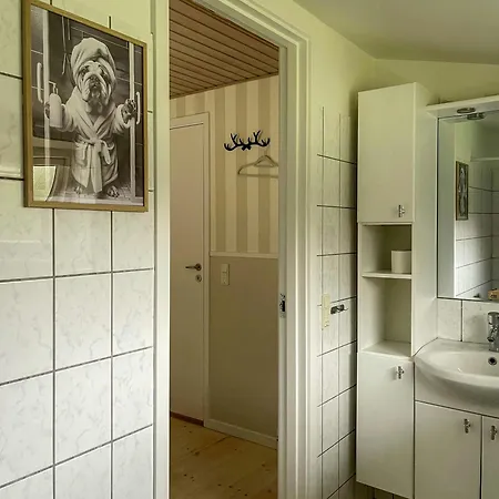 בית נופש Summer House With Sauna Near Udsholt