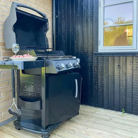 Summer House With Sauna Near Udsholt בית נופש Græsted