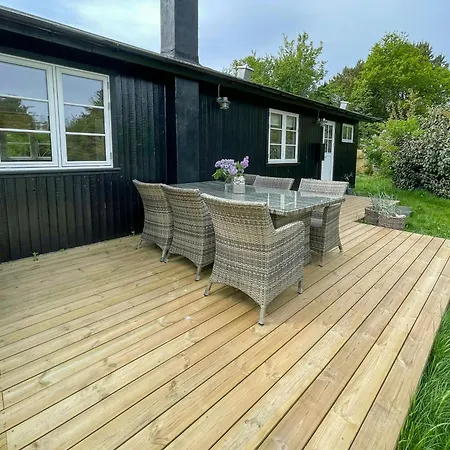 בית נופש Summer House With Sauna Near Udsholt Græsted