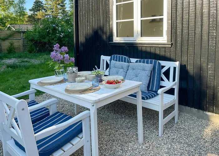 Summer House With Sauna Near Udsholt Beach Semesterbostad