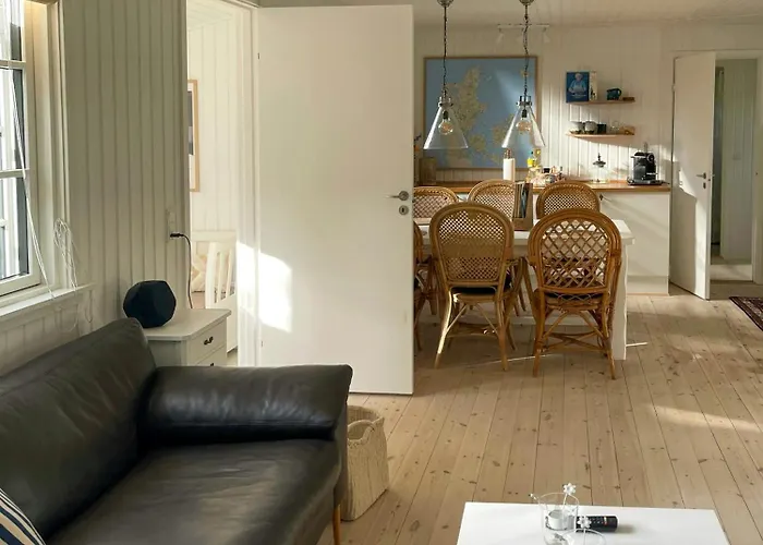 Semesterbostad Summer House With Sauna Near Udsholt Beach